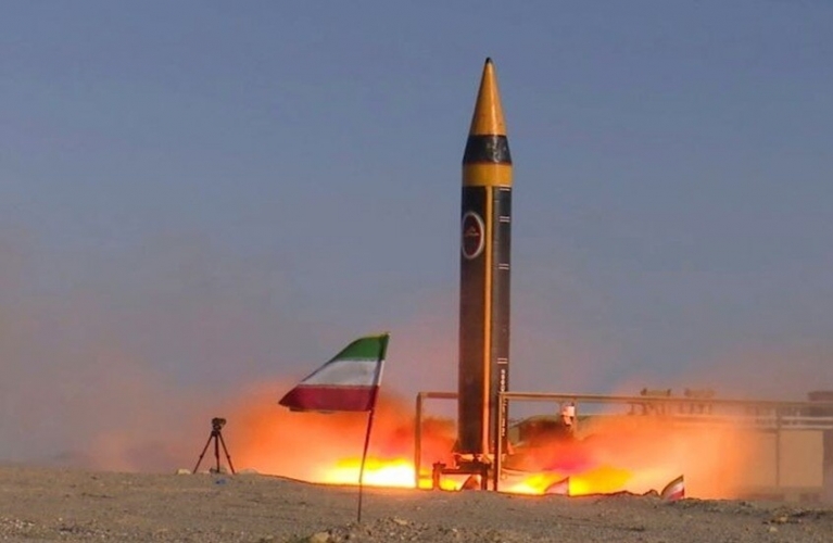 طهران: صاروخ خرمشهر الإيراني قادر على استهداف الحاملتين الأمريكيتين وأي حرب ستكون إقليمية