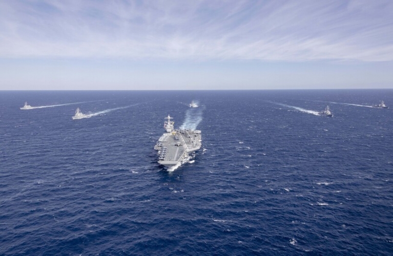 مدمرة أمريكية تدخل البحر الأبيض المتوسط