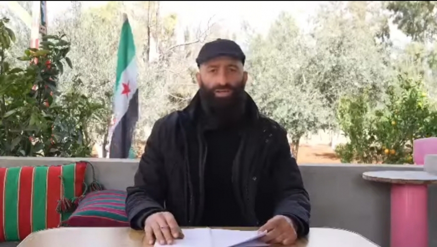 بعد حصار مزرعته.. أحمد العودة يضع نفسه في عهدة الشرع