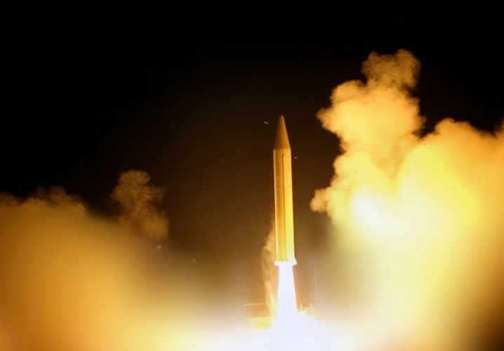 الحرس الثوري الإيراني يقصف أهدافاً أمريكية وإسرائيلية بصواريخ تحمل رأس حربي بوزن 2 طن للمرة الاولى