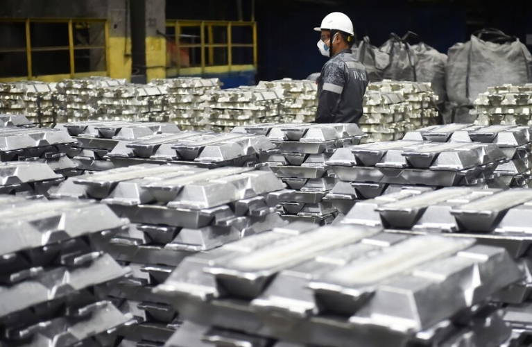 الألمنيوم يقفز إلى أعلى مستوى منذ 2022