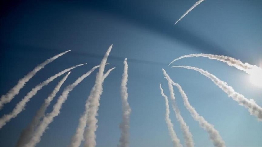 هآرتس: 1200 صاروخ.. رد إيران وحزب الله على إسرائيل منذ بداية عدوانها