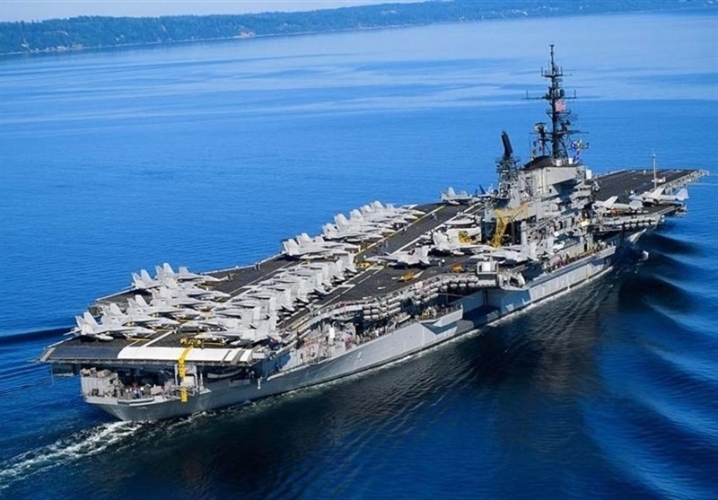 الحرس الثور ي يستهدف مجموعة حاملة الطائرات الأمريكية 