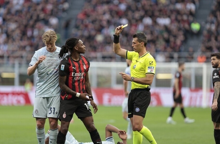 في مفاجئة.. أودينيزي يكتسح ميلان بثلاثية نظيفة في الدوري الإيطالي 