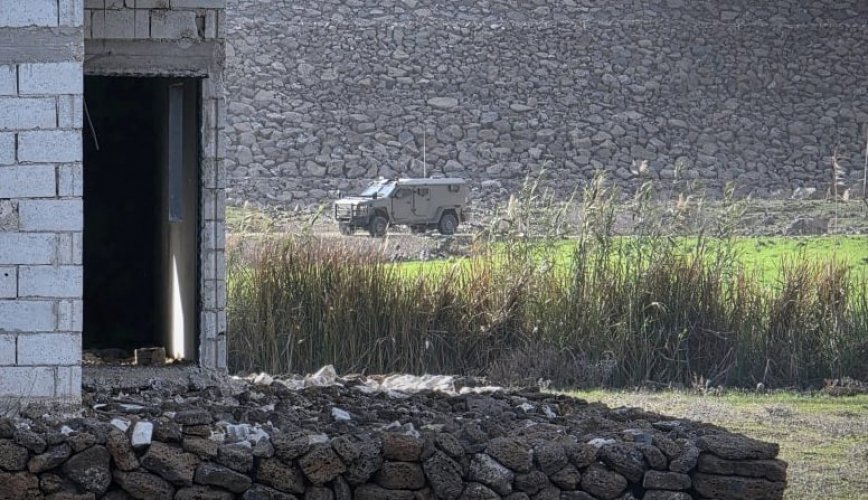 قوة للاحتلال الإسرائيلي تعتقل أحد أهالي قرية طرنجة بريف القنيطرة