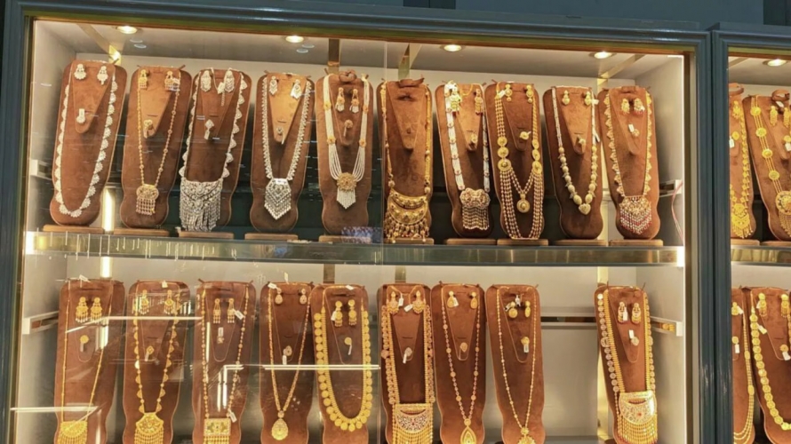 أسعار الذهب تشهد تراجعاً عالمياً