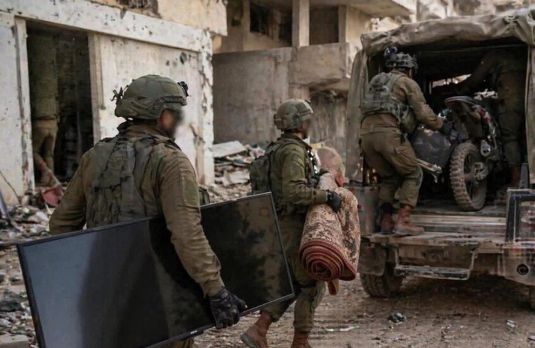 جيش الاحتلال الإسرائيلي يفتح تحقيقا في نهب ممتلكات مدنية بلبنان ويعزز نقاط التفتيش