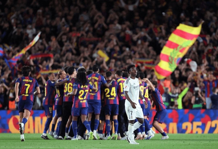 برشلونة يهزم ريال مدريد بثنائية نظيفة في الكلاسيكو ويظفر بلقب الليغا
