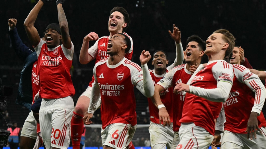 أرسنال يتوج بطلا للدوري الإنجليزي الممتاز للمرة الأولى منذ 22 عاماً