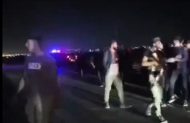 محتجون يهاجمون شاحنات أردنية  في معبر نصيب الحدودي وقوات الأمن تتدخل بإطلاق النار
