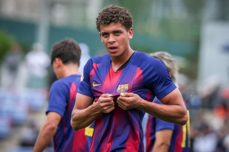 برشلونة يفعّل بند شراء اللاعب المصري حمزة عبد الكريم قبل انطلاق كأس العالم