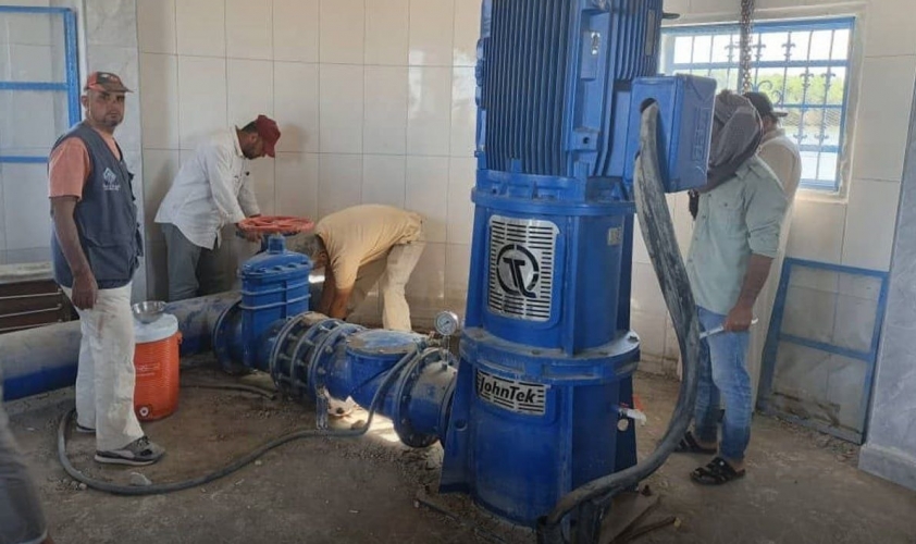 شركة مياه الشرب في الرقة تعيد آخر محطتي مياه للعمل في المحافظة بعد انخفاض منسوب الفرات