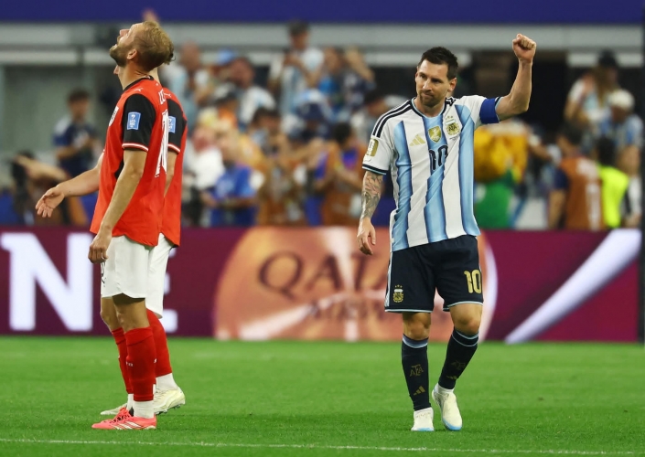 ميسي الأرجنتين يهزم منتخب النمسا وإسبانيا تهزم السعودية ومصر تغلب نيوزيلندا وتعادلان لبلجيكا وأوروغواي