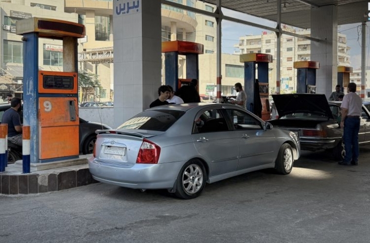 وزارة الطاقة تعلن عن شحنات إضافية من البنزين إلى دمشق وحمص وتوفر المادة نحو الاستقرار 
