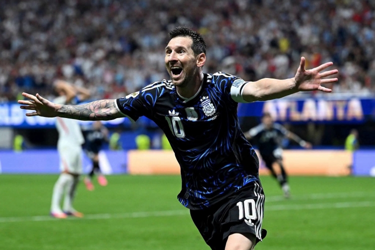 الأرجنتين تهزم إنكلترا بثنائية وتتأهل إلى نهائي كأس العالم 2026