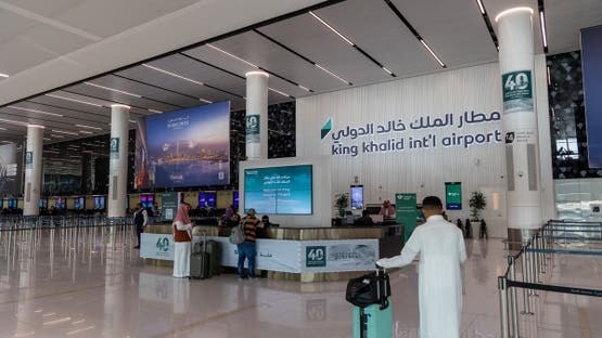السعودية تعلق العمليات التشغيلية في مطار الملك خالد بالرياض مؤقتا عقب تعرضه لاعتداء