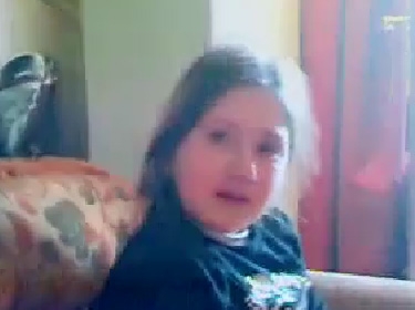 طفلة سورية غاضبة,تابع لتعرف سبب غضبها وبكائها