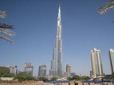 ساكنو “برج خليفة” في دبي يفطرون ويتسحّرون وفق 3 مواقيت مختلفة