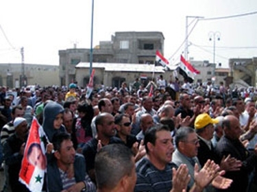 أهالي مخيم اليرموك ينظمون مسيرة دعما لسورية في تصديها للمؤامرة  