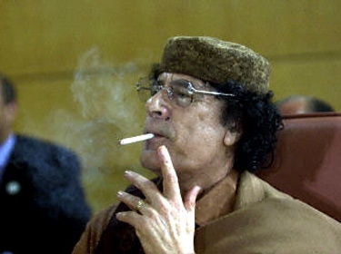 القذافي يتحدى المعارضين والناتو وينفي هروبه الى النيجر
