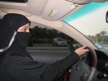 ناشطات سعوديات يجددن المطالبة برفع الحظر على قيادة المرأة للسيارة