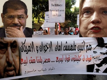 مصريون يرشقون كلينتون بالأحذية.. وتوقعات بخلع الرئيس محمد مرسي..!