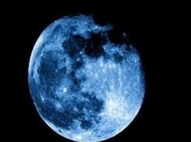 سكان الكرة الأرضية يشاهدون القمر اليوم باللون الأزرق