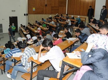السماح لطلاب الجامعات الحكومية والمعاهد بمتابعة الدوام وإجراء الامتحانات بالجامعات والمعاهد الأخرى