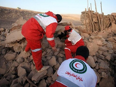 زلزال يدمر قرية بالكامل ويقتل العشرات في إيران