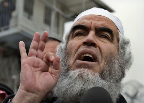 الشيخ رائد صلاح ينفي ما نسب إليه حول القرضاوي ولم يدعو أي عربي لزيارة الأقصى..شاهد الفيديو