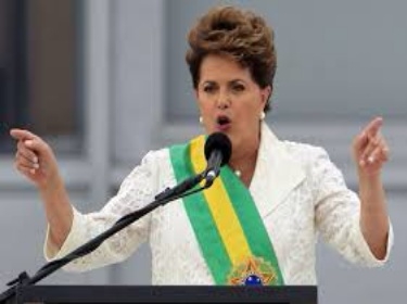 روسيف: البرازيل تخطت العقبات الرئيسية وتستقبل المشجعين ب