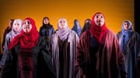 ملكات سورية.. عرض مسرحي يجسد قصص لاجئات سوريات