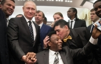 بوتين يلتقي أساطير كرة القدم في الكرملين 