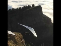 مشهد و لا أروع ..منصة للطيران فوق السحب في سويسرا 