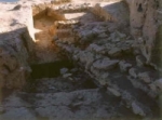 العثور على أساسات معبد يعود للفترة النبطية في موقع تل أحمر