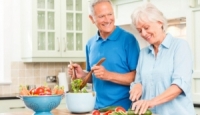 فاكهة شهية تبطئ عملية الشيخوخة لتعزيز طول العمر!