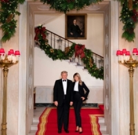 ترامب وميلانيا في آخر صورة رسمية من البيت الأبيض