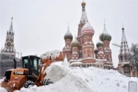 روسيا تسجل أكبر نسبة تساقط ثلوج في موسكو منذ 50 عاما