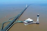 الصين تكمل بناء أطول نفق طريق سريع تحت الماء   