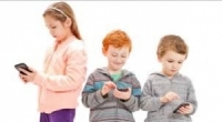 تهدئة الأطفال من خلال الأجهزة الذكية قد يفقدهم قدرة التحكم في عواطفهم 