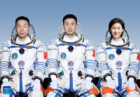 طاقم فضاء صيني يستعد للانطلاق الى محطة الفضاء الصينية