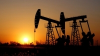 انخفاض أسعار النفط بأكثر من 4% للمرة الأولى منذ أيار الفائت