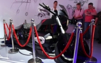شركة روسية مختصة بإنتاج السيارات الفارهة تكشف عن دراجة نارية كهربائية فريدة