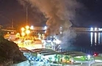 اندلاع حريق في مدمرة أمريكية خلال توقفها داخل ميناء في فلوريدا