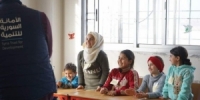 الأمانة السورية للتنمية تقدم أنشطة هادفة للأطفال في مراكز الإقامة المؤقتة بحماة لتخطي الآثار النفسية للزلزال