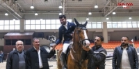 الفارس عمرو حمشو يتوج بلقب الفئة العليا بدورة الوفاء لقفز الحواجز