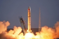 الصين تطلق قمر صناعي على صاروخ حامل من طراز جديد
