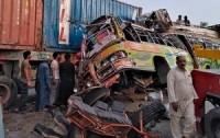 مصرع 10 أشخاص وإصابة أكثر من 40 في حادث تصادم جنوبي باكستان