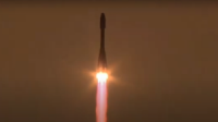 روسيا تنجح بإطلاق 43 قمرا دفعة واحدة إلى الفضاء