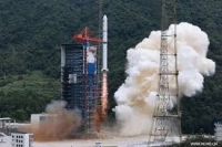الصين تطلق صاروخ يحمل أربعة أقمار اصطناعية 